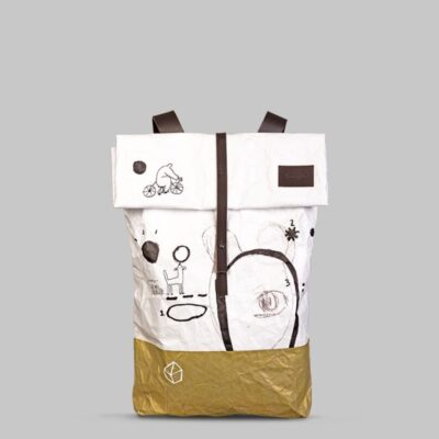 Mochila hecha a partir de materiales reutilizados