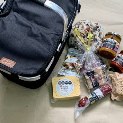Canasta plegable + productos gourmet